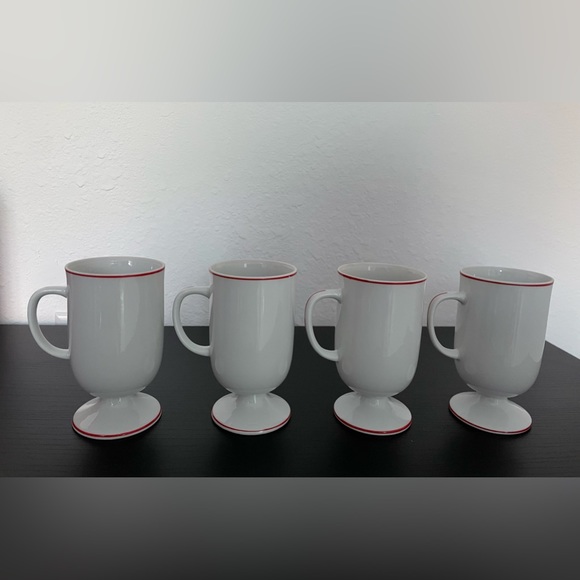 VINTAGE Fine Porcelain Christmas Theme Print Design 4 pcs Mug Set.(NWT) - Picture 3 of 5